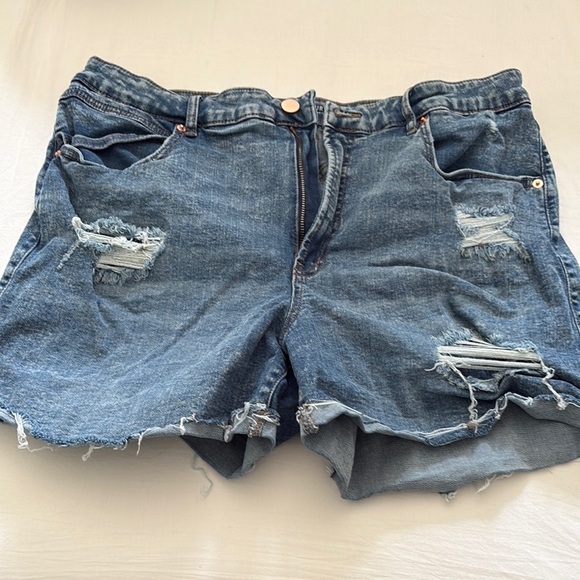 Reitmans “The Curvy” Super High Rise Denim Shorts - Picture 1 of 3